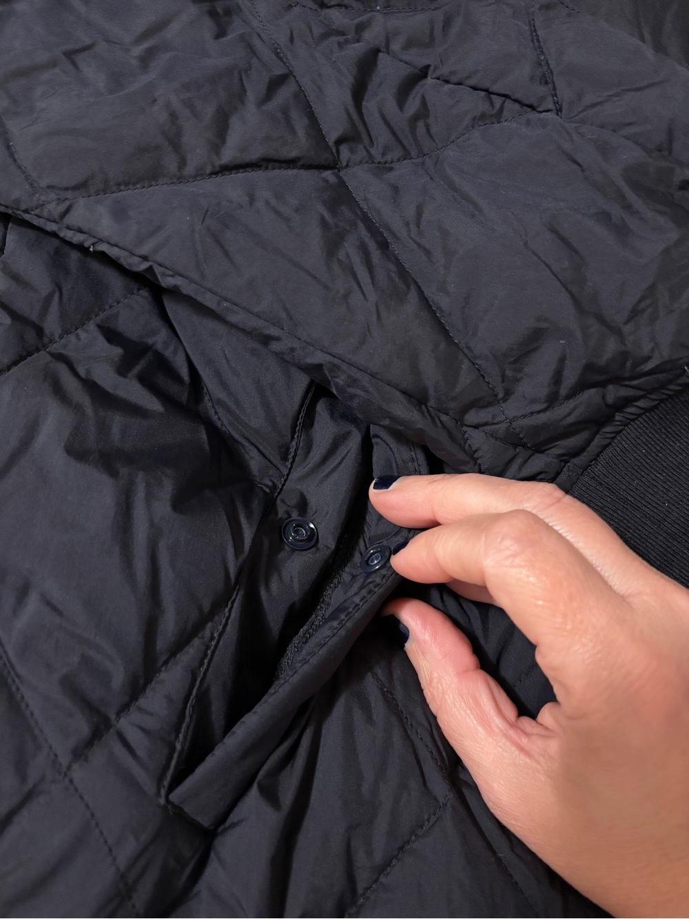 Uniqlo Womens Ultra Light Down Bomber Jacket Size M Quilted Minimalist Travel - Picture 5 of 7